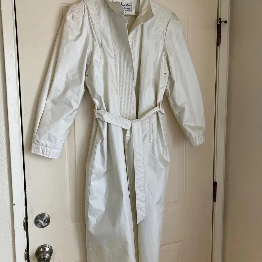 1980’s vintage women’s trench raincoat by Weatherwise by Micki!  New wave punk